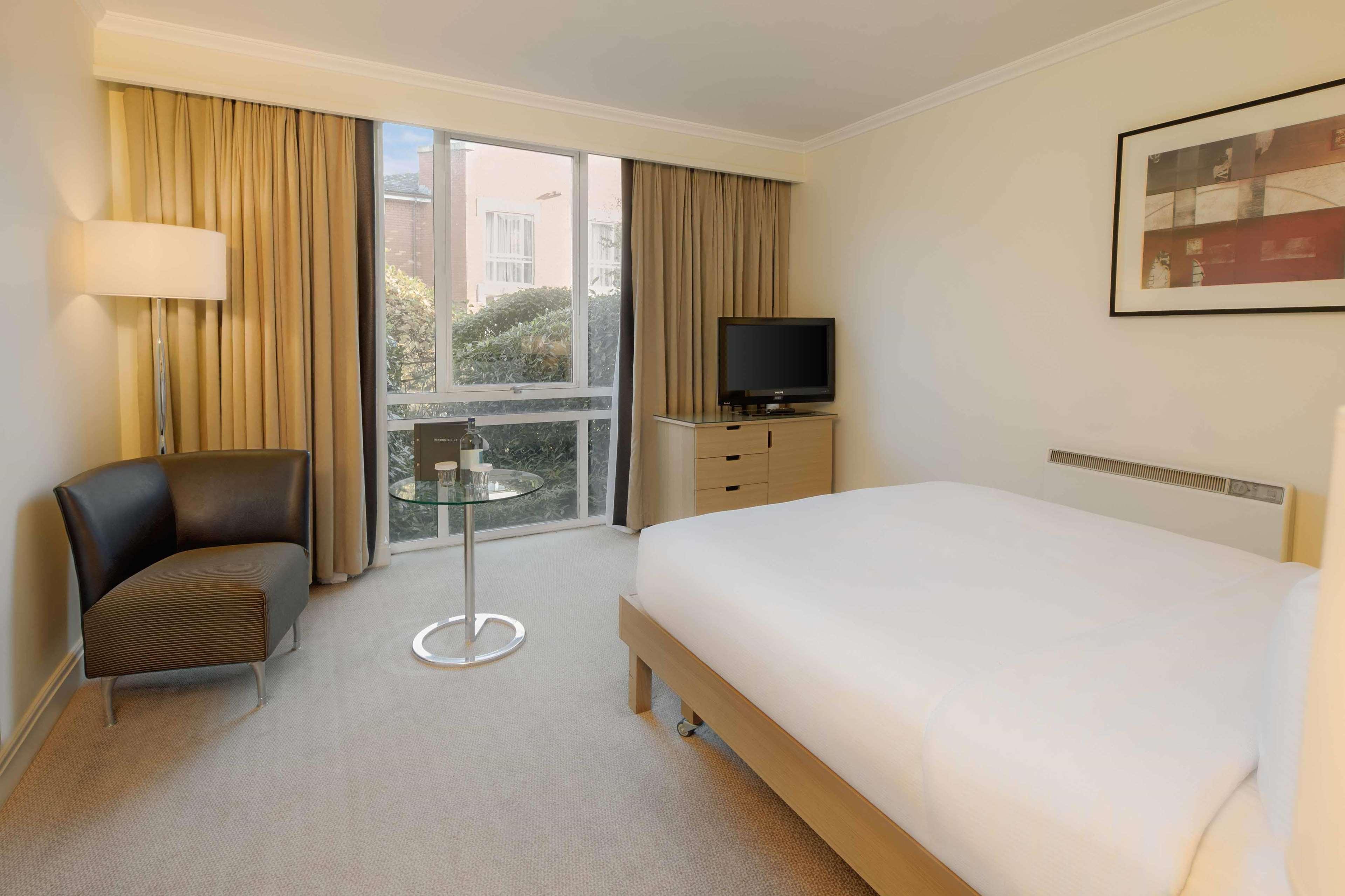 Hilton Northampton Hotel Екстериор снимка