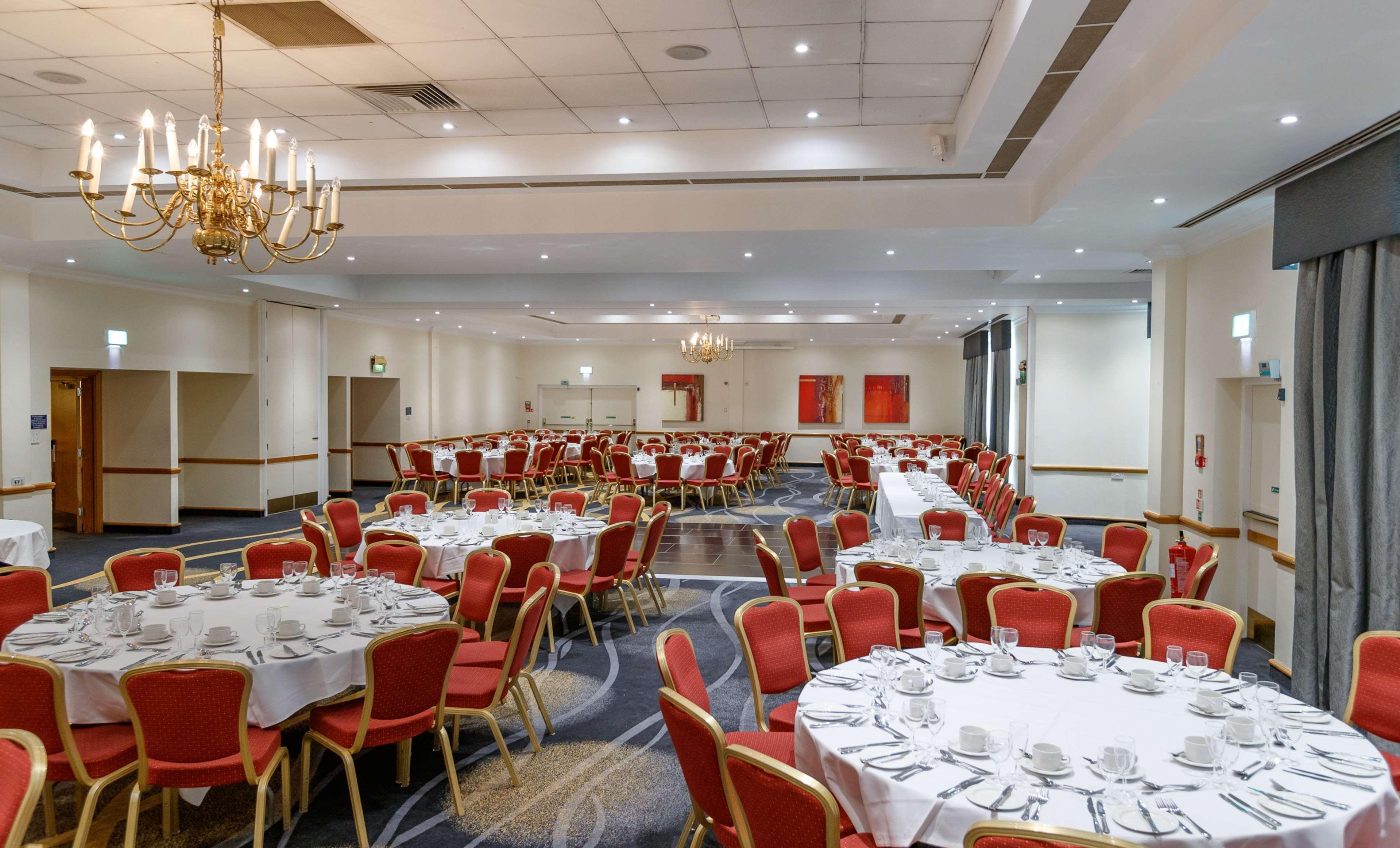 Hilton Northampton Hotel Екстериор снимка