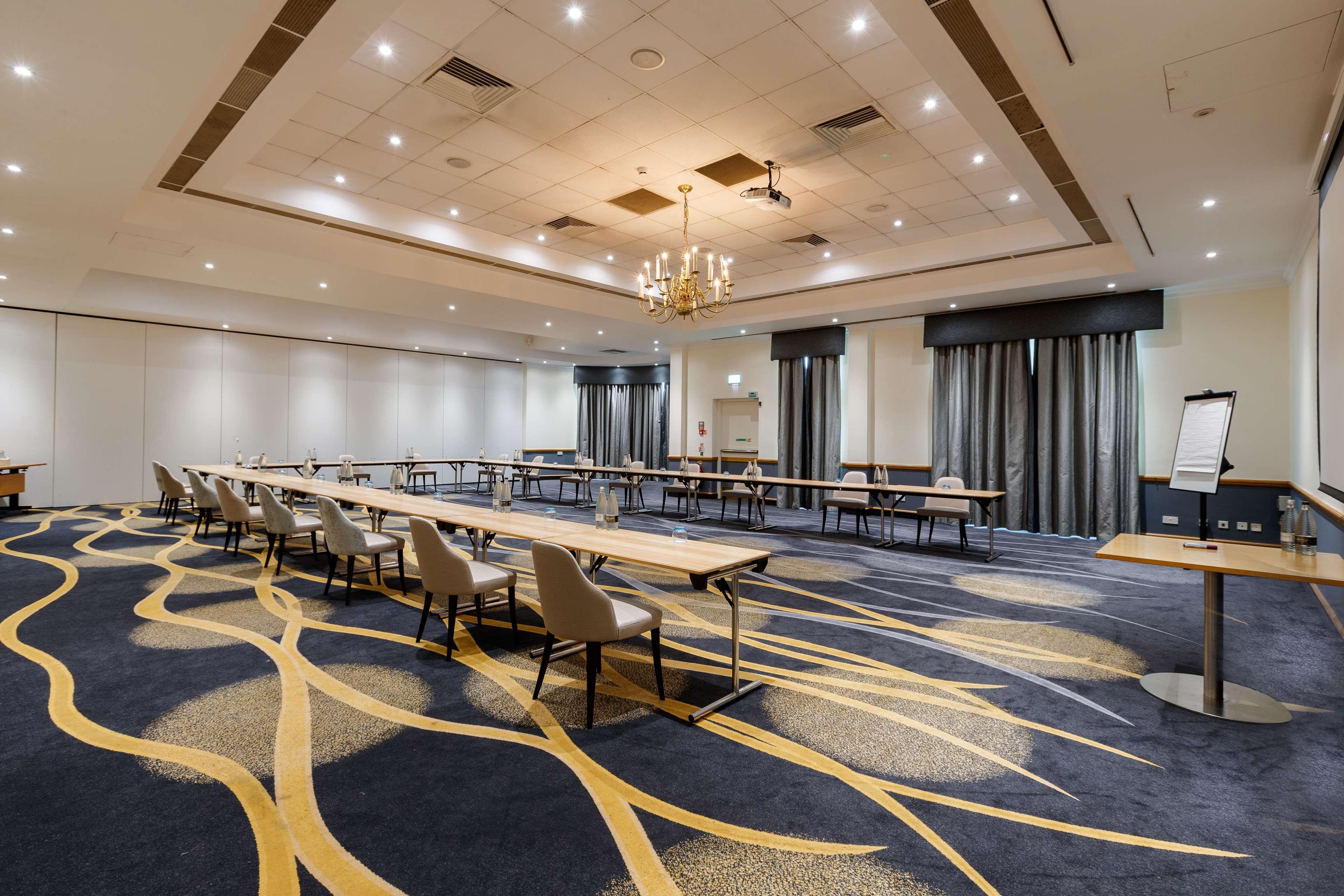 Hilton Northampton Hotel Екстериор снимка