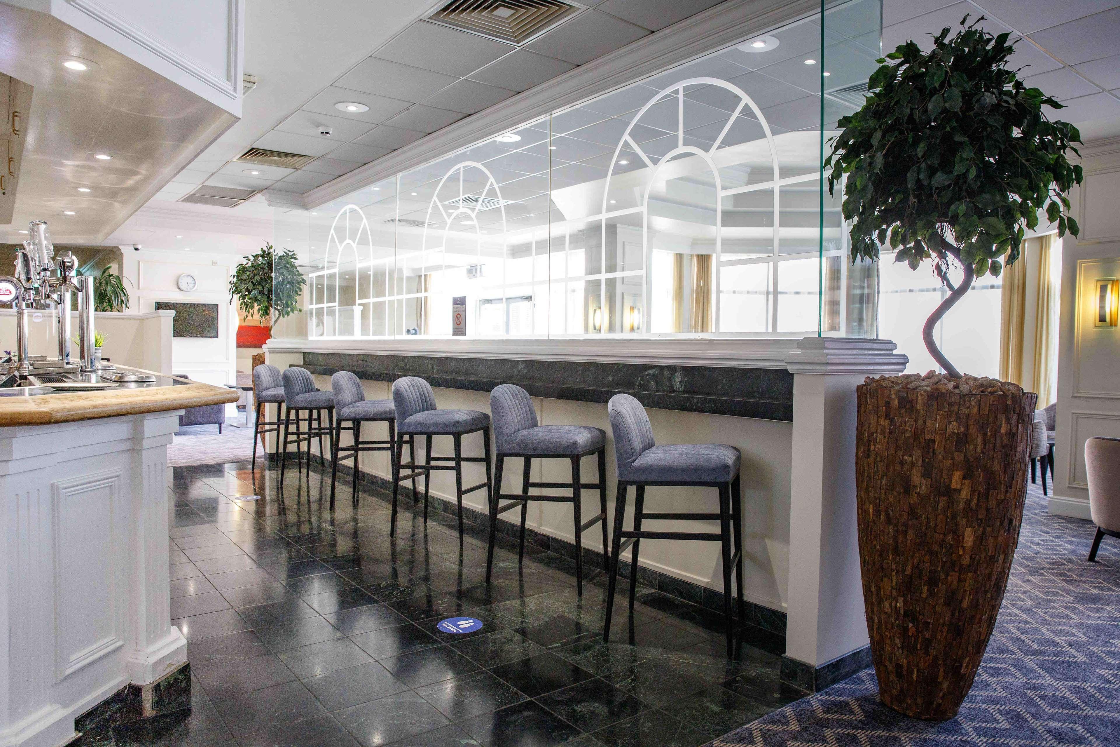 Hilton Northampton Hotel Екстериор снимка