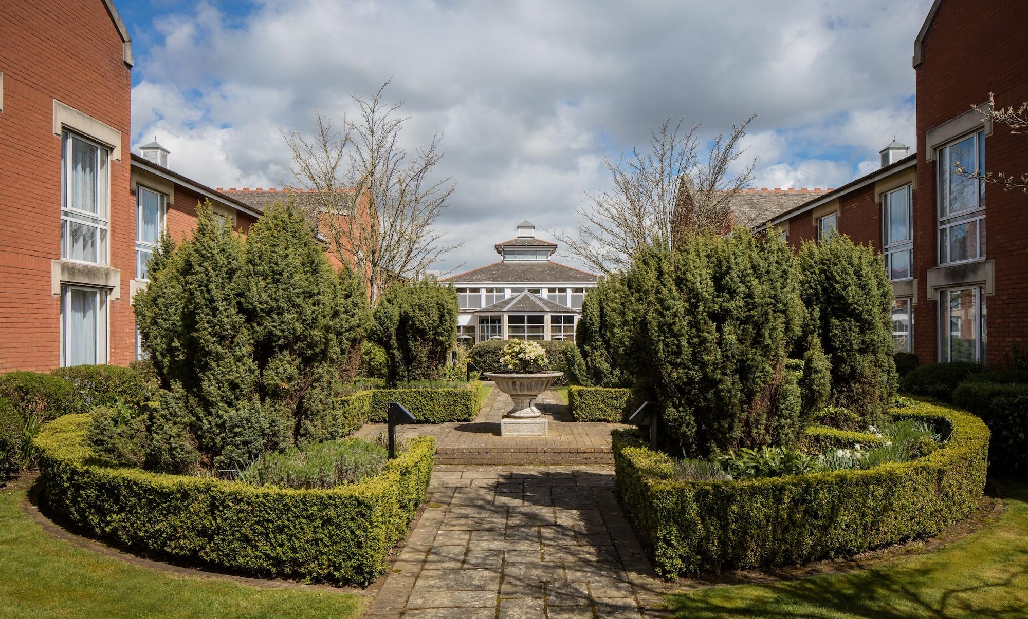 Hilton Northampton Hotel Екстериор снимка