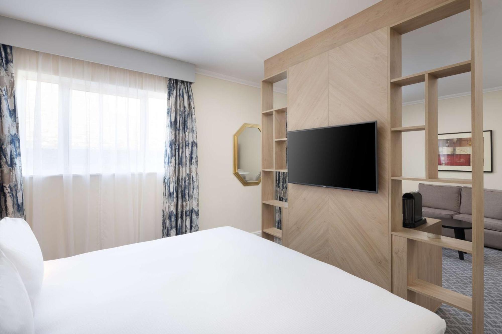 Hilton Northampton Hotel Екстериор снимка