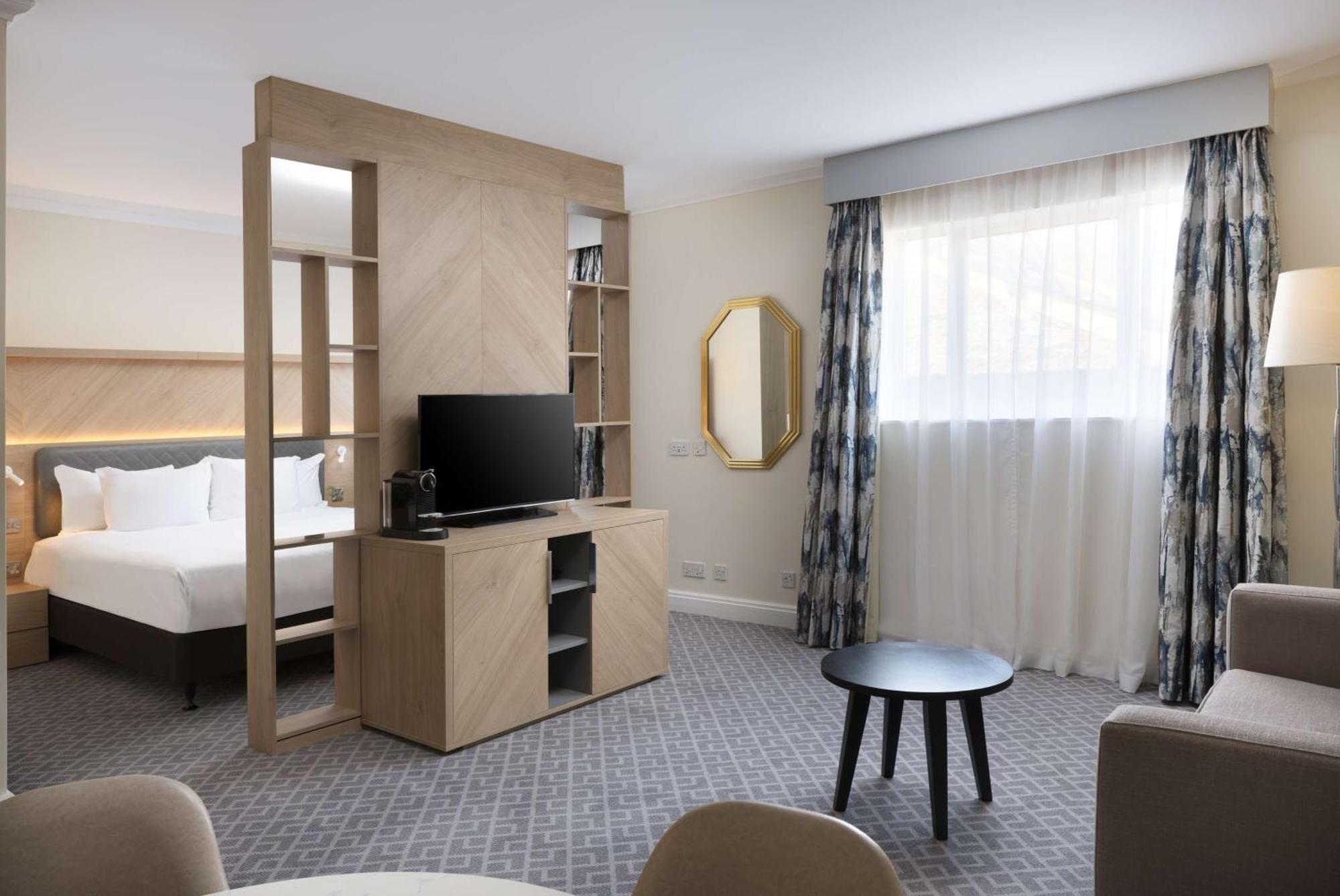 Hilton Northampton Hotel Екстериор снимка