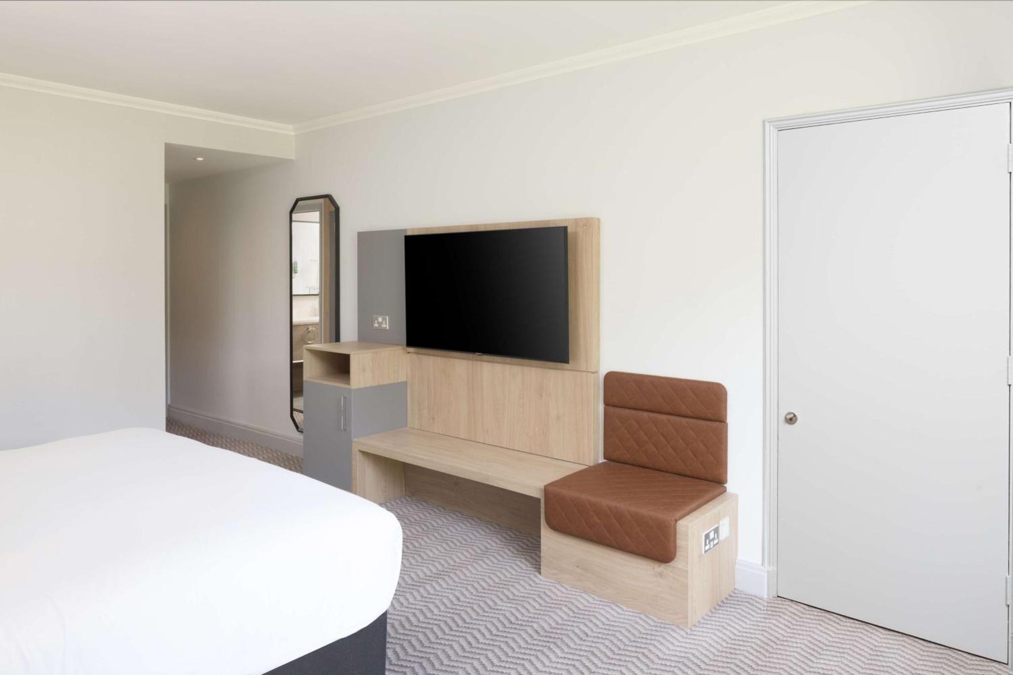 Hilton Northampton Hotel Екстериор снимка