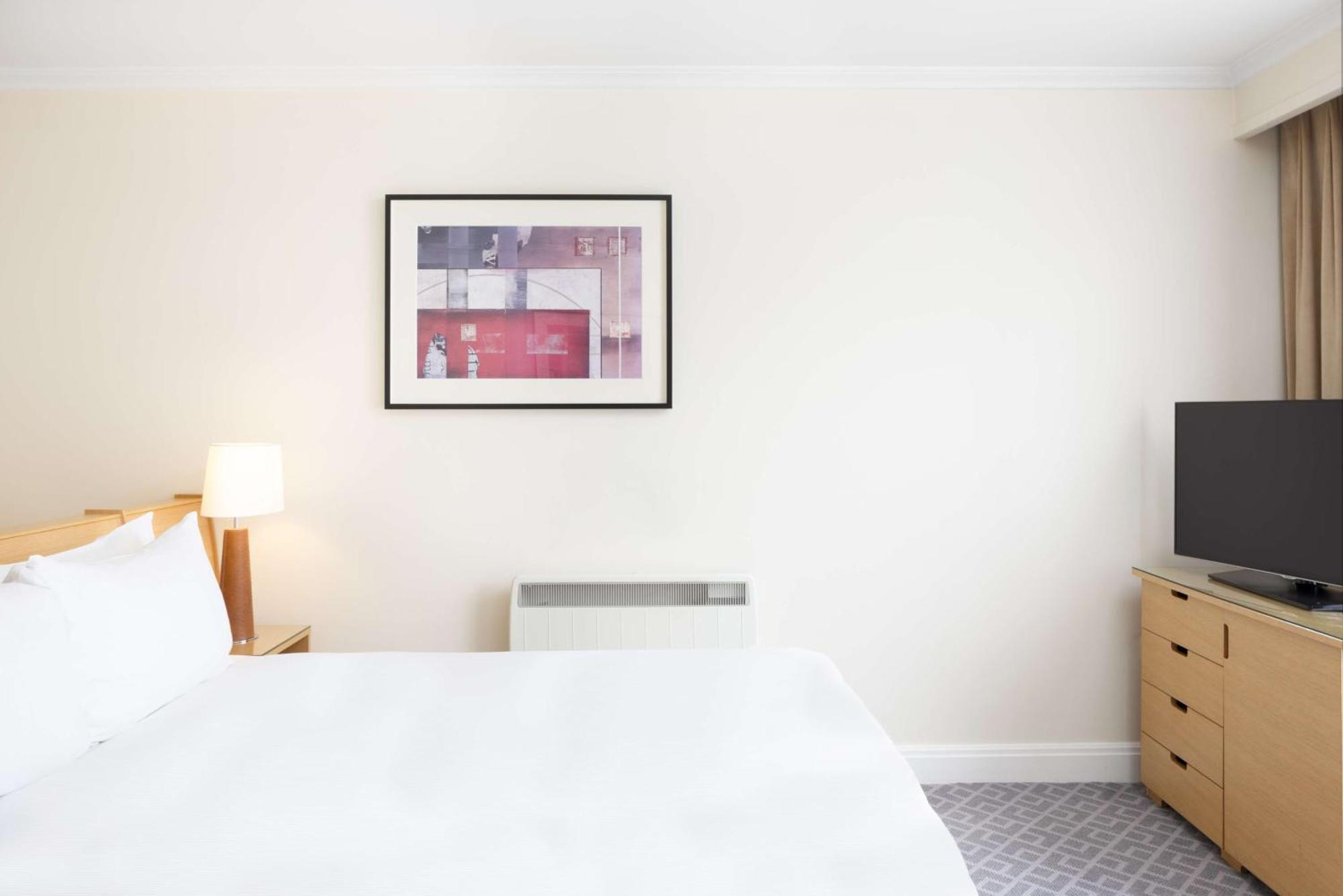 Hilton Northampton Hotel Екстериор снимка