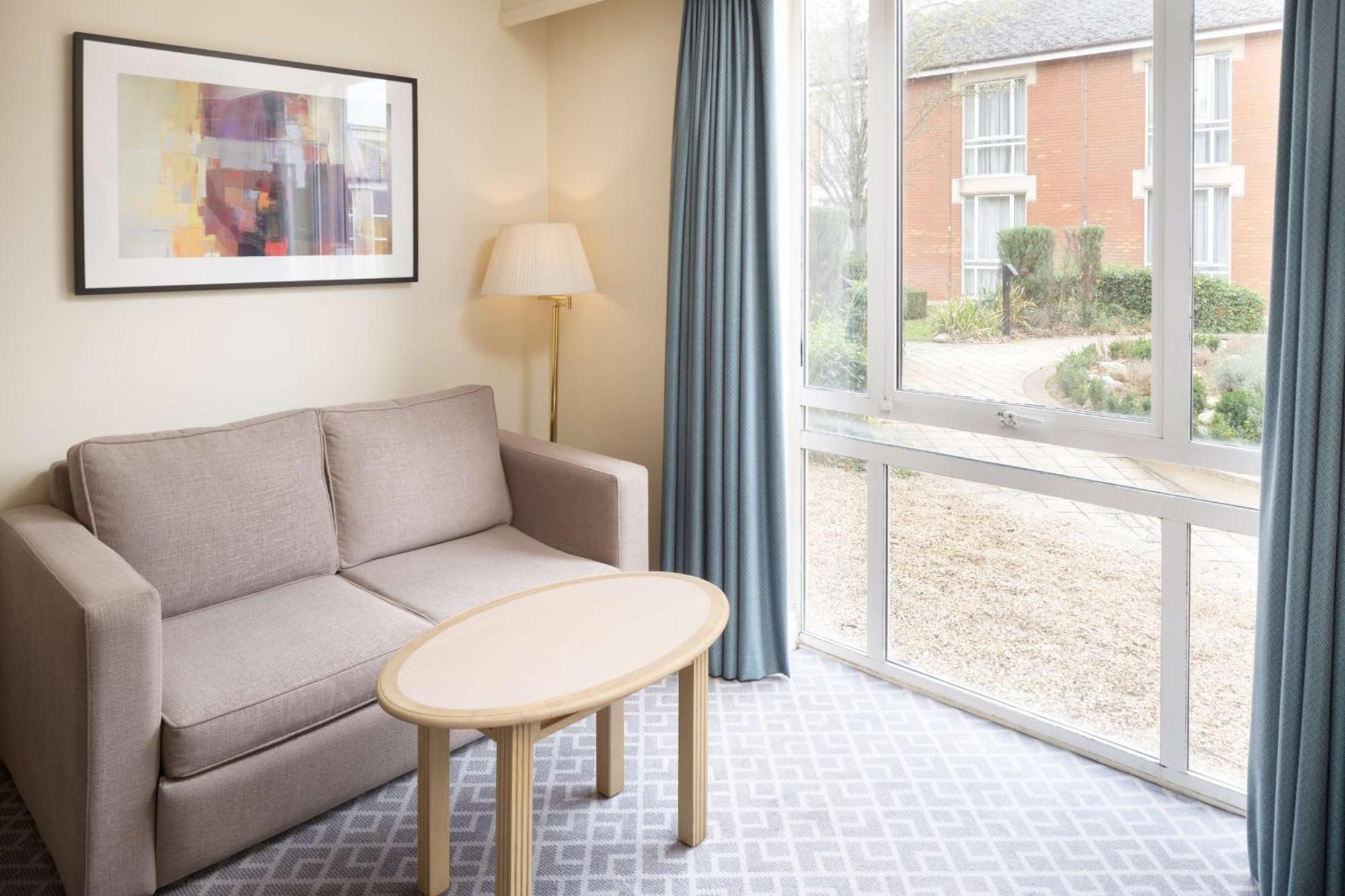 Hilton Northampton Hotel Екстериор снимка