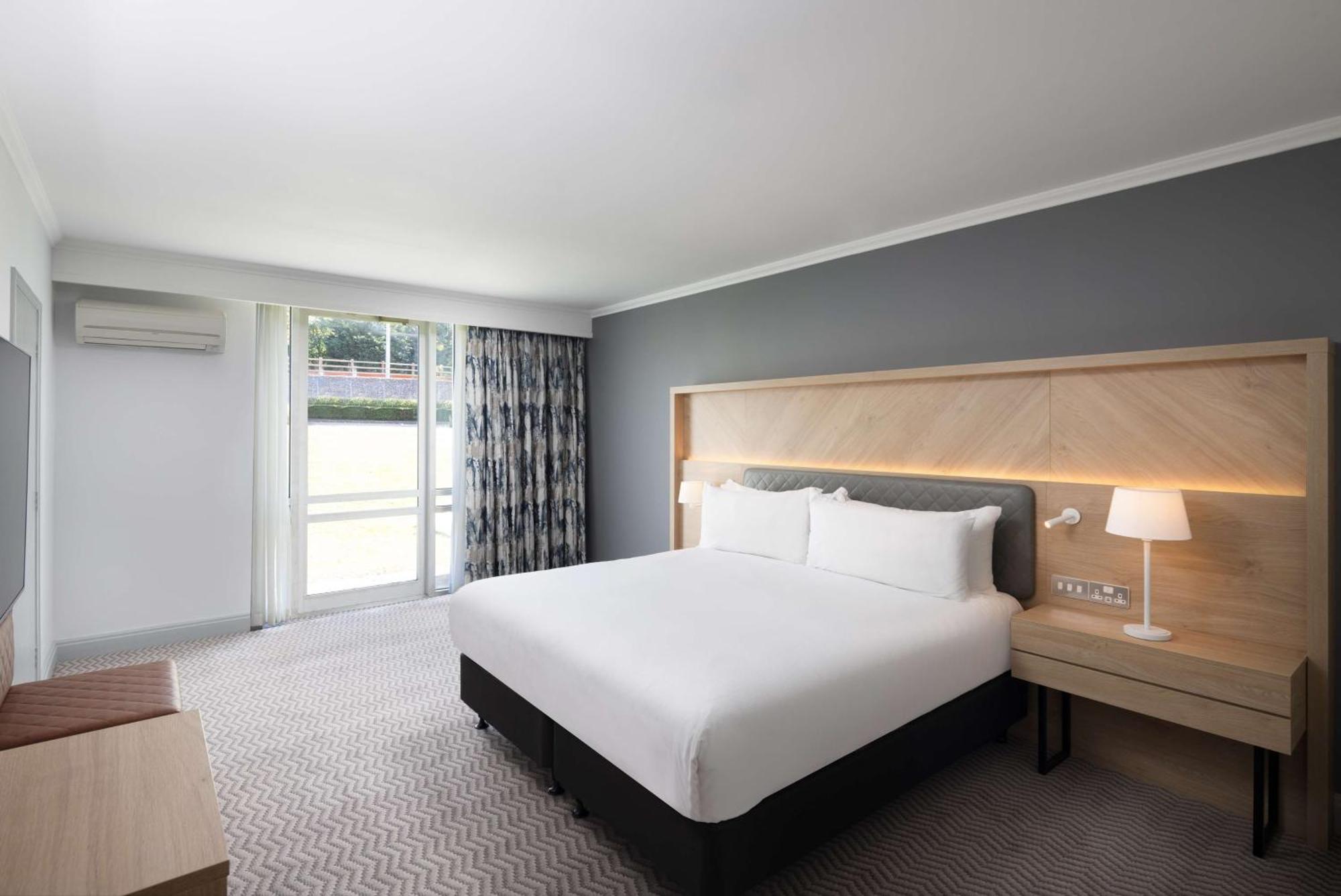 Hilton Northampton Hotel Екстериор снимка
