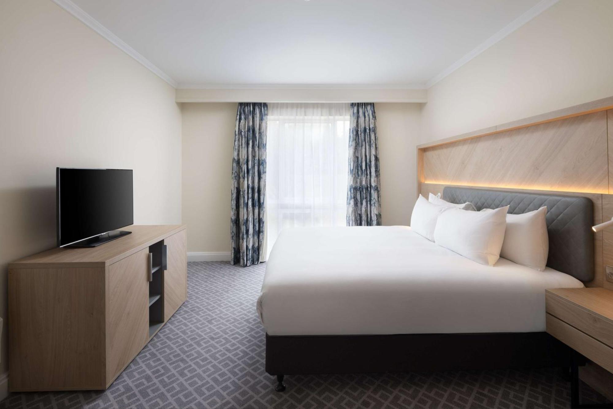 Hilton Northampton Hotel Екстериор снимка
