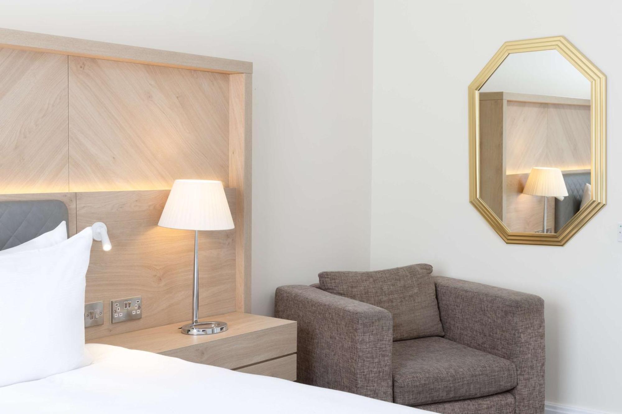 Hilton Northampton Hotel Екстериор снимка