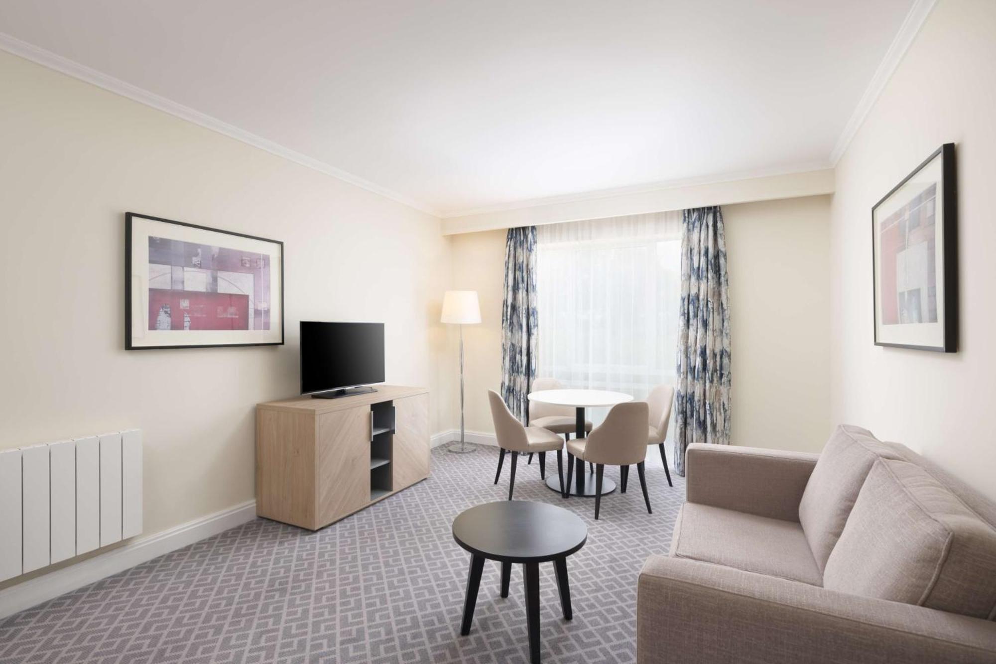 Hilton Northampton Hotel Екстериор снимка