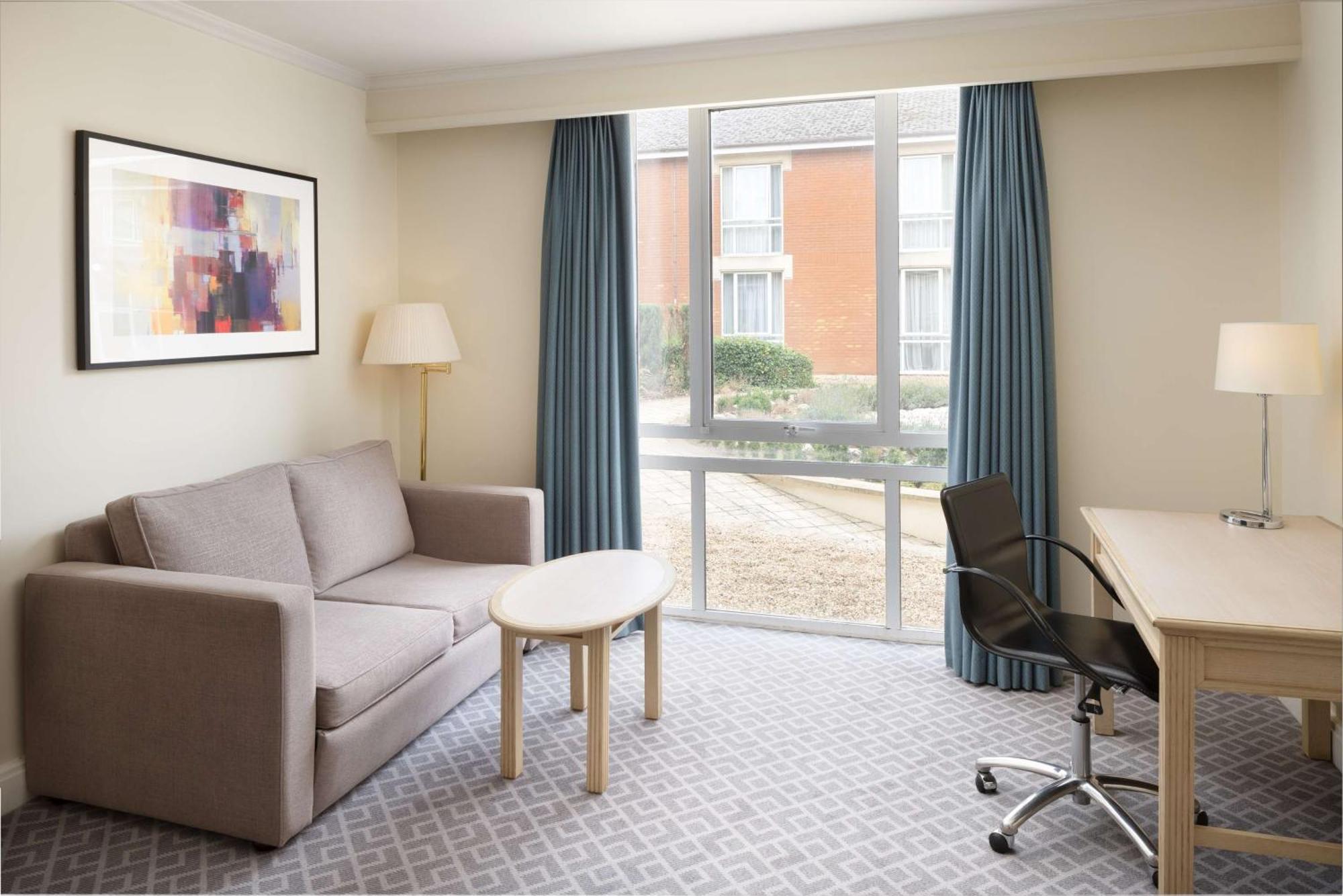 Hilton Northampton Hotel Екстериор снимка