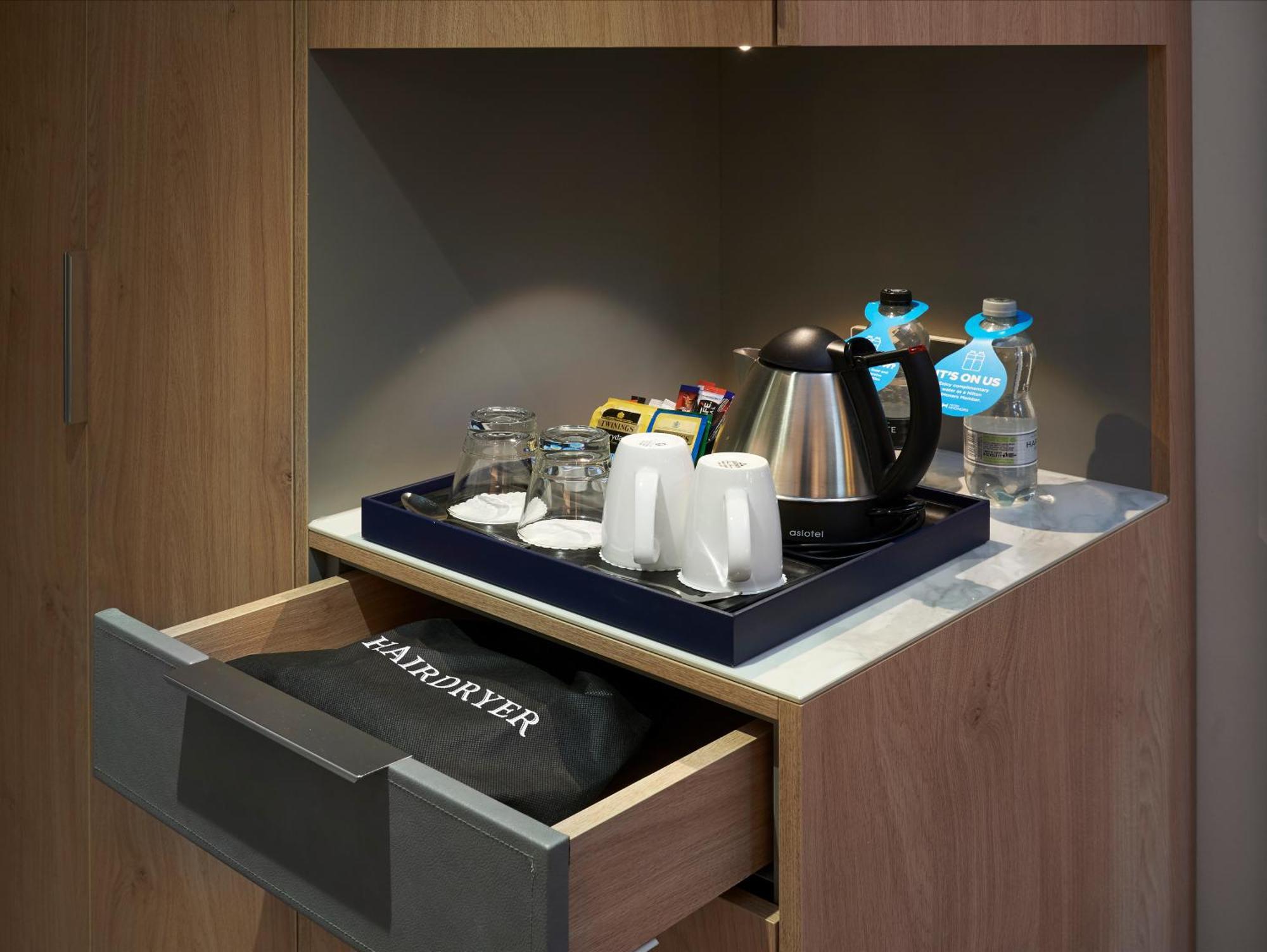 Hilton Northampton Hotel Екстериор снимка