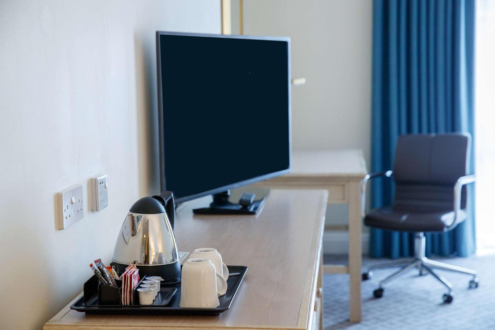 Hilton Northampton Hotel Екстериор снимка