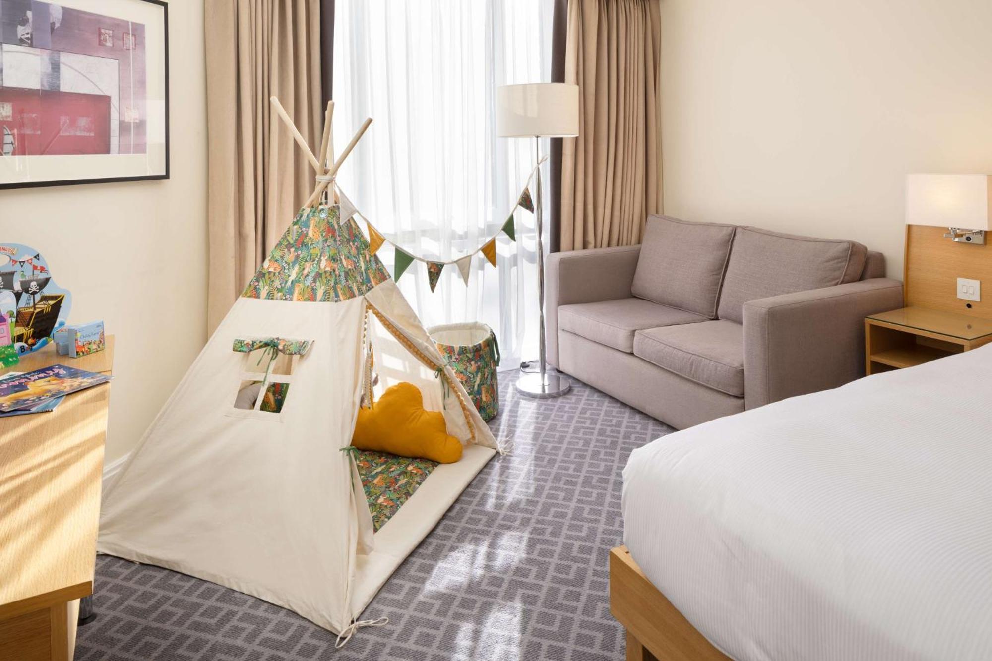 Hilton Northampton Hotel Екстериор снимка